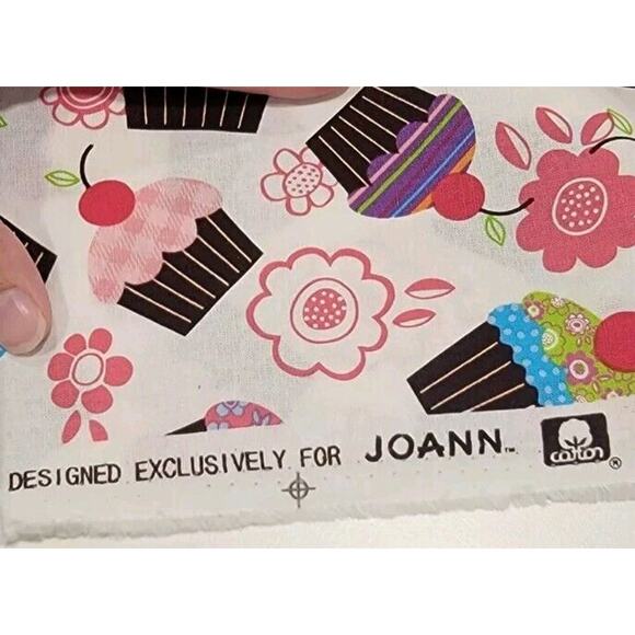 CUPCAKE GALORE White COTTON FABRIC 2 YARDS Sewing Quilting New - Picture 5 of 6